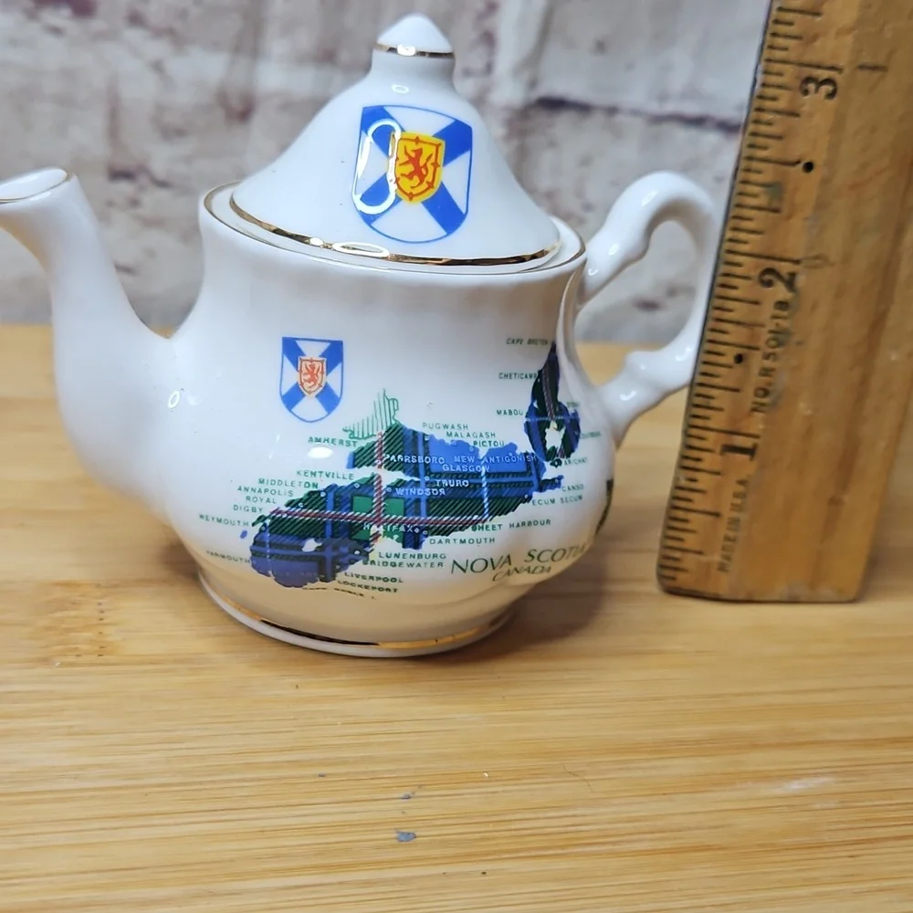 CROWN WARWICK SOUVENIR NOVA SCOTIA CANADA TARTAN Tea Pot Mini made in england - Picture 3 of 6